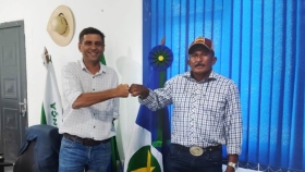 Prefeito de Rosário Oeste Alex Berto recebeu o senhor Genésio Rodrigues da Silva do distrito Bauxi