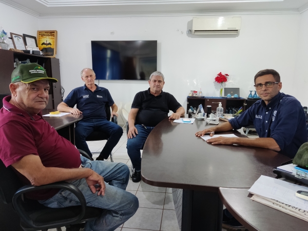 Prefeito Alex Berto fecha parceria com produtores rurais e empresários do distrito de Marzagão para fazer as cabeceiras das pontes, e viabilizar melhorias das estradas da região, principalmente das linhas de transportes escolares.