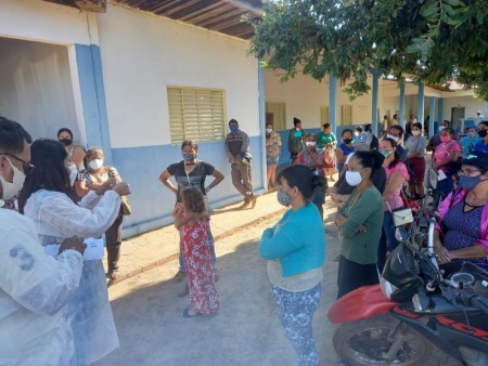 Comunidades Forquilha do Manso, Cocal, Sucuri e Marzagão recebem cartões do Programa Ser Família Emergencial