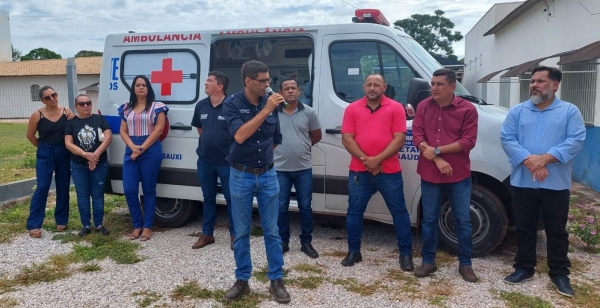 Prefeito Alex entregou ambulância novinha para o Distrito de Bauxi