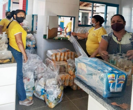 Prefeitura distribui cestas de alimentação nas escolas municipais da zona urbana