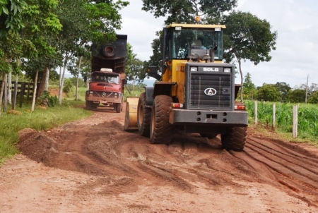 Prefeitura realiza reparos em estradas da região da Figueira, Pindaúva, Serra e Fonte Estevão.