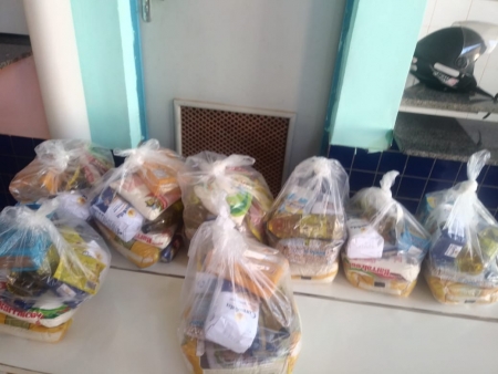 Prefeitura entrega cestas básicas para alunos da Rede Municipal de Educação